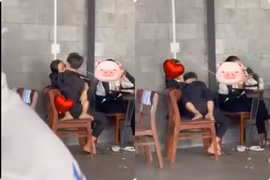 Cặp đôi học sinh hôn nhau tại quán cafe khiến netizen “nóng mắt“