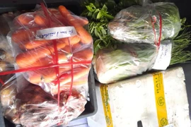 Chủ sạp rau, bà hàng cá đồng loạt mở gấp shop online