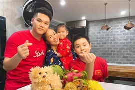 Con trai Lê Phương 10 tuổi to cao ngang người lớn