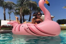 Soi cuộc sống ngậm thìa vàng của ái nữ nhà tỷ phú Nga