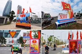 Đường phố Đà Nẵng rực rỡ cờ hoa chào mừng Đại hội Đảng