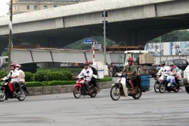 Rơi thanh dầm cầu vượt Nguyễn Chí Thanh - Kim Mã