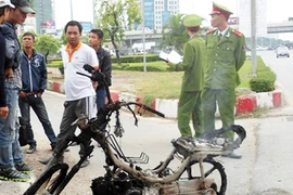 Xe máy wave alpha bốc cháy dữ dội cạnh siêu thị BigC