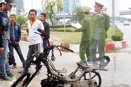 Xe máy wave alpha bốc cháy dữ dội cạnh siêu thị BigC