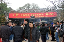 Dòng người tấp nập về khai ấn đền Trần