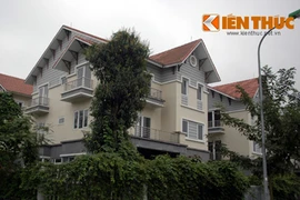 Xót xa hàng trăm biệt thự tiền tỉ đồng loạt bỏ hoang