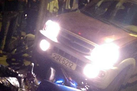 Ô tô “điên” đâm hàng loạt xe máy đang chờ đèn xanh