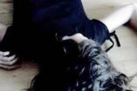 Nữ nhân viên massage chết lõa thể trong nhà nghỉ