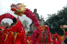 Rộn rã lễ rước kiệu, múa rồng hội gò Đống Đa