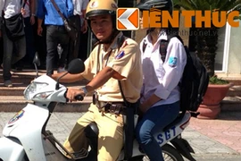 CSGT Hà Nội khiến thí sinh ĐH cảm động