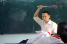 Nữ sinh đau đầu, khó thở vì thầy vụt liên tiếp vào đầu, mặt