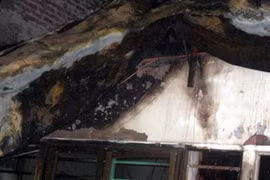 Nghi rò khí gas, một nhà hàng bị thiêu rụi trong đêm