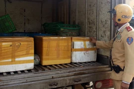 CSGT suýt chết ngạt với xe chở nội tạng thối giữa Thủ đô