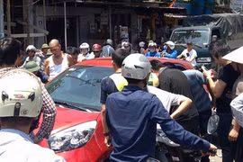 Ba kẻ đi “xế hộp” trộm thẻ điện thoại bị khởi tố