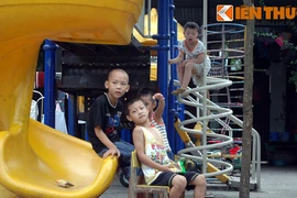 Trẻ em, người già chính thức rời khỏi chùa Bồ Đề