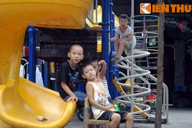 Trẻ em, người già chính thức rời khỏi chùa Bồ Đề