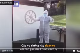 Video: Vợ chồng nhân viên y tế mặc đồ bảo hộ về gặp con vì quá nhớ 