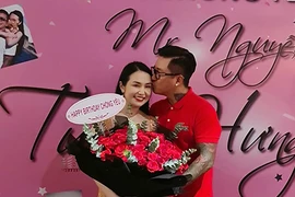 Tuấn Hưng đón sinh nhật hậu bị “cà khịa” hết thời ăn bám vợ