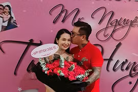 Tuấn Hưng đón sinh nhật hậu bị “cà khịa” hết thời ăn bám vợ