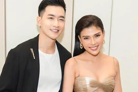 Vẻ điển trai của Võ Cảnh si mê Thúy Diễm trong “Cát đỏ”