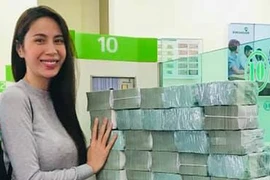 Thủy Tiên lên tiếng khi antifan bắt xin lỗi trưởng xóm ở Hải Lăng