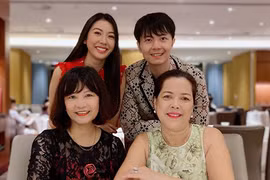 Á hậu Thúy Vân khen nhan sắc mẹ chồng tương lai 