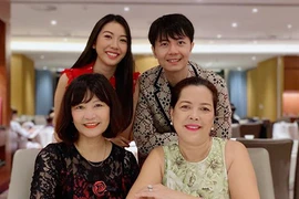 Á hậu Thúy Vân khen nhan sắc mẹ chồng tương lai 