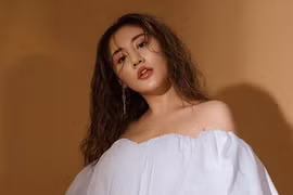 Bị hacker làm lộ đời tư giống Quang Hải, Văn Mai Hương giờ ra sao?