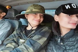 Lê Thúy khóc nức nở vì bị mắng "từ thiện xảo trá"