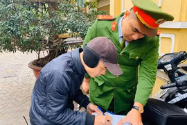 Hà Nội: Bãi trông xe “chặt chém”, không phép mọc lên nhan nhản