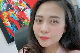 Đàm Thu Trang đi làm sau 1 tháng sinh con gái