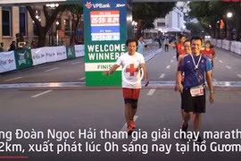 Video: Ông Đoàn Ngọc Hải chạy marathon xuyên đêm tại Hà Nội
