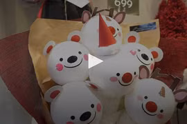 Video: "Hoa ăn được" giá tiền triệu hút khách dịp Noel