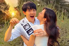 Đông Nhi - Ông Cao Thắng vui sướng khoe ảnh siêu âm con đầu lòng