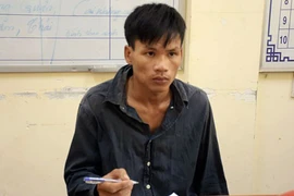 Dùng kim xỏ xuyên miệng nữ chủ quán cà phê sau khi cướp vàng