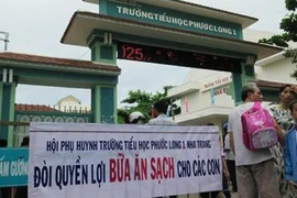 Tố trường Phước Long 1 bớt xén thức ăn: Giải thích lạ