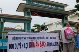 Tố trường Phước Long 1 bớt xén thức ăn: Giải thích lạ