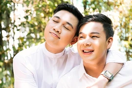 Chuyện tình “thánh hát nhép” Don Nguyễn và hot boy kém 8 tuổi