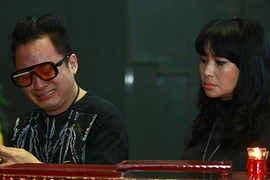 Tùng Dương bật khóc trong tang lễ nhạc sĩ Phó Đức Phương