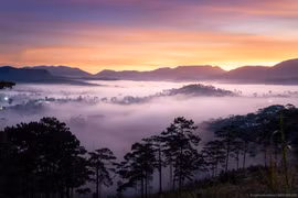 Ngắm làng K’Long K’Lanh đẹp như tranh trong màn sương mờ ảo 