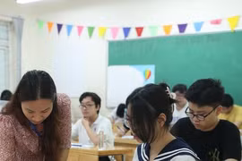 2 thí sinh ở Hà Nội mang điện thoại vào phòng thi bị đình chỉ