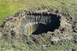 Bí ẩn 8 miệng hố khổng lồ trong lớp băng vĩnh cửu ở Siberia