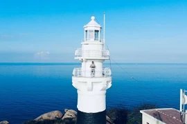 Hải đăng Hòn Lớn có gì đặc biệt mà du khách thích mê?