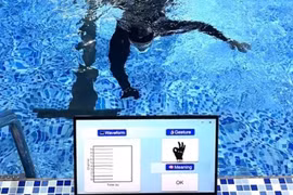 Găng tay điện tử chuyển cử chỉ tay thành tin nhắn nhờ AI 