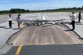 Sân bay Vinh hoạt động trở lại sau gần một ngày bị tê liệt