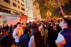 Hiện trường vụ cháy chung cư HH1A Linh Đàm lúc nửa đêm