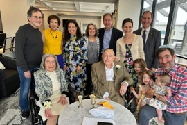 Đám cưới lãng mạn của cụ ông 102 tuổi và cụ bà 100 tuổi 