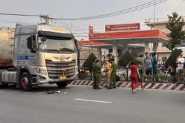 Va chạm với xe bồn, đôi nam nữ đi xe máy tử vong 
