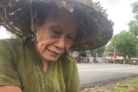 Cụ bà nhặt ve chai từ chối nhận nhà để nhường người khác…