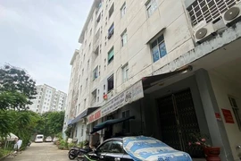 Học sinh lớp 6 nhảy lầu tự tử sau khi nhắn tin cho mẹ